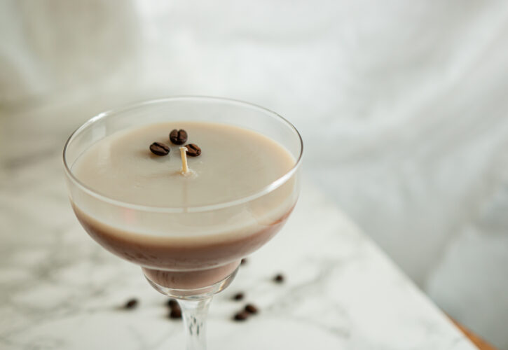 Gratis opskrift. Lav din egen “Espresso Martini” lys