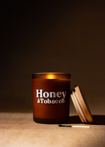 Duftlys med naturlig duft - Honey & Tobacco | Håndlavet i Danmark - Limone Candles