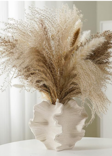 Moderne keramisk vase med hul – rolig elegance i boho-stil