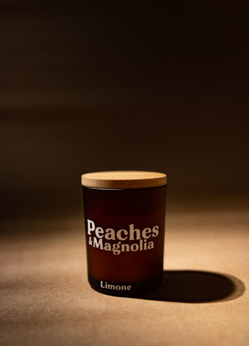 Duftlys med naturlig duft - duftlys Peaches & Magnolia | Håndlavet i Danmark