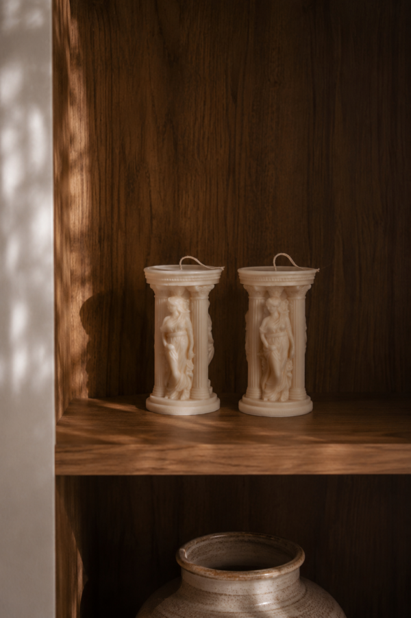 Aphrodite dekorationslys i beige sojavoks.