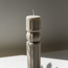 beige-dekorationslys-limone-candles Skulpturelt dekorationslys i nordisk design.