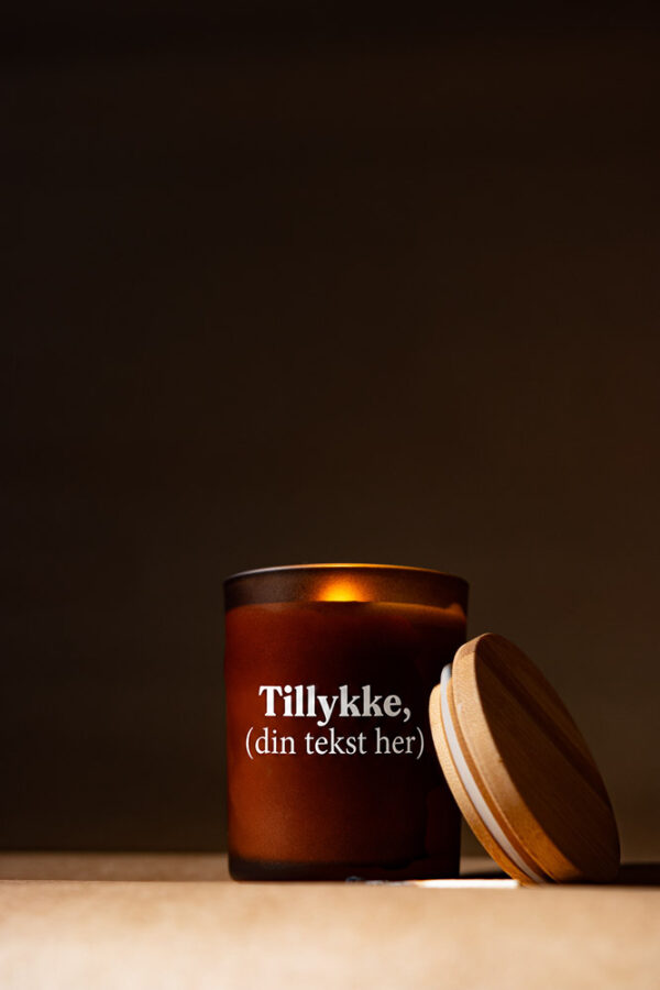 Personligt duftlys – “Tillykke [din tekst her]”
