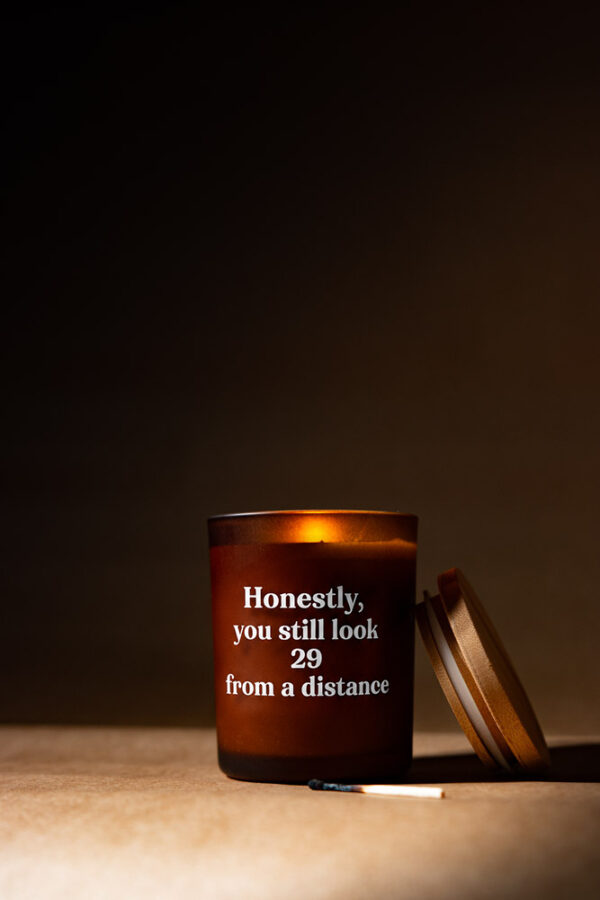 honestly, you still look 29 from a distance, sojalys, lavet i danmark Duftlys – “Honestly, you still look 29 from a distance”