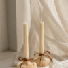 rillet-dekorationslys-sojavoks-29-cm Minimalistisk sojavokslys til moderne boligindretning.