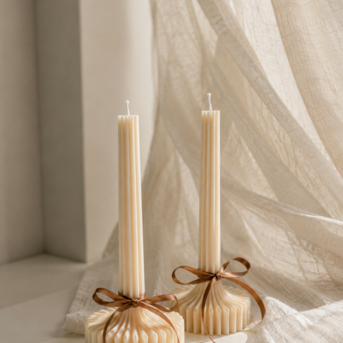 rillet-dekorationslys-sojavoks-29-cm Minimalistisk sojavokslys til moderne boligindretning.
