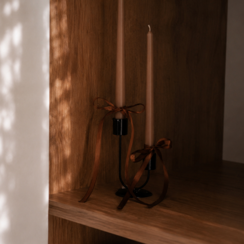 stagelys-til-borddaekning Elegant konisk stagelys fra Limone Candles.