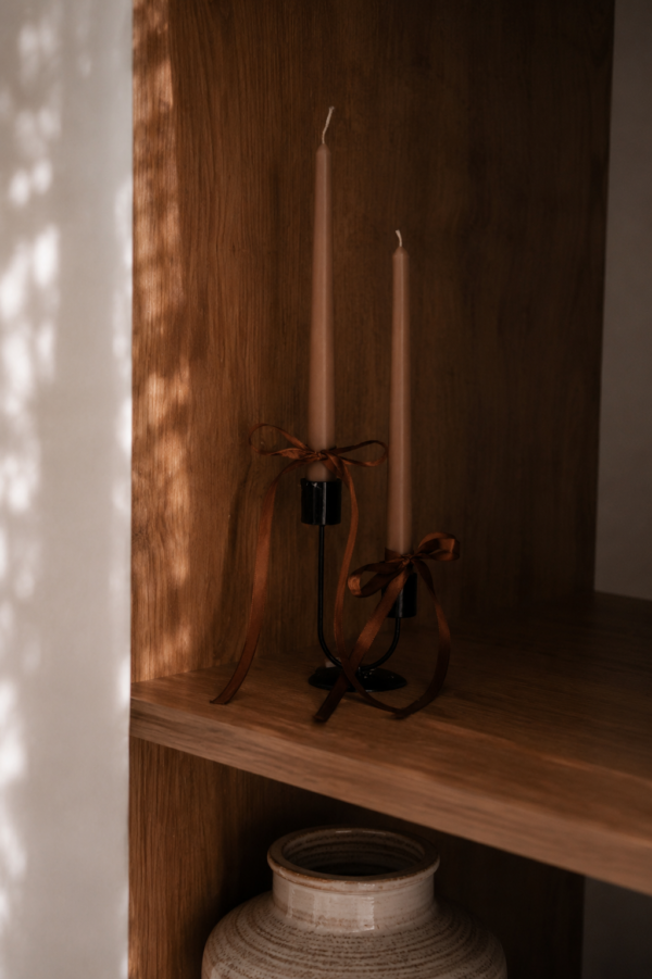 Elegant konisk stagelys fra Limone Candles.