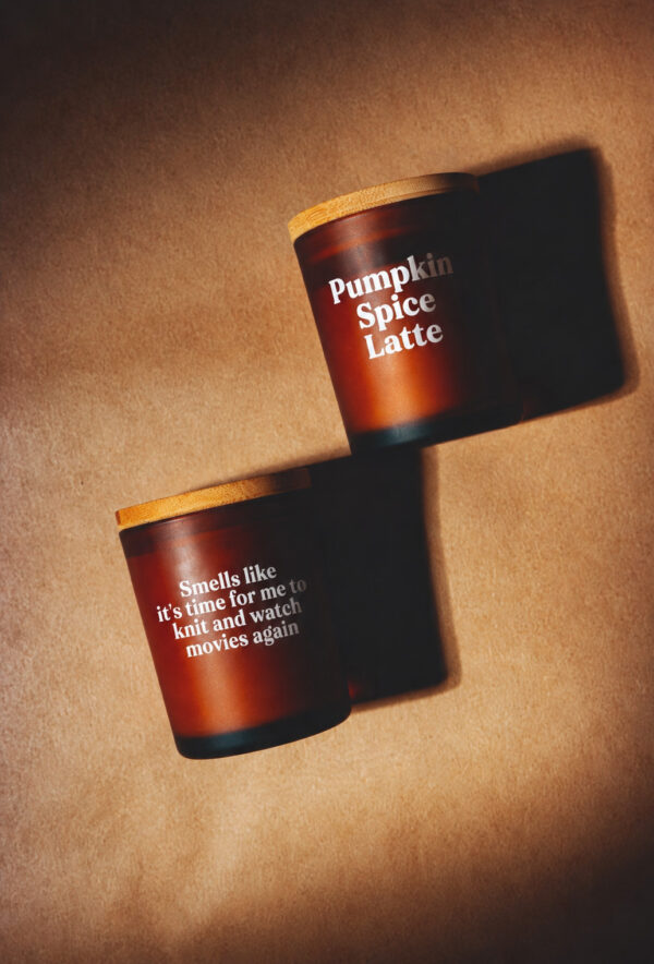 Duftlys sæt “Autumn” – Pumpkin Spice Latte + “Smells like it's time for me to knit and watch movies again” Duftlys sæt “Autumn” – Pumpkin Spice Latte + “Smells like it's time for me to knit and watch movies again”