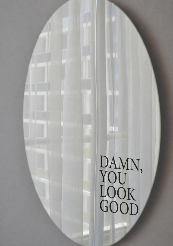 Sort Damn You Look Good wallsticker til spejl Damn You Look Good vinyl sticker til spejl Damn You Look Good sort wallsticker